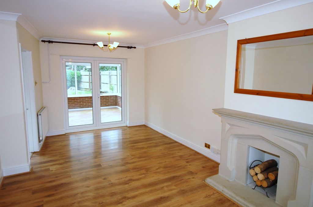 Property photo 3 of 13 Lounge