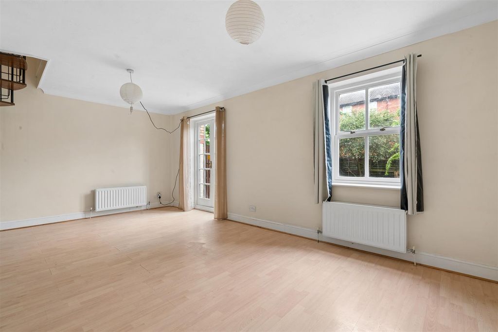 Property photo 3 of 17 9 Mortlake Drive Cr4 Reception 3.Jpg