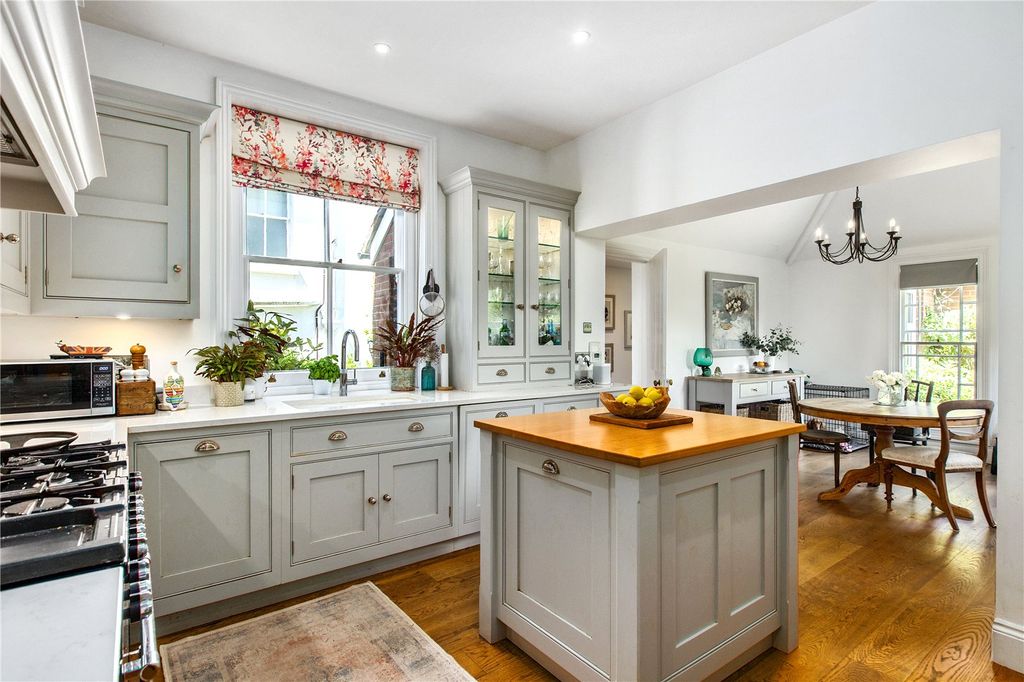 Property photo 2 of 14 Kitchen