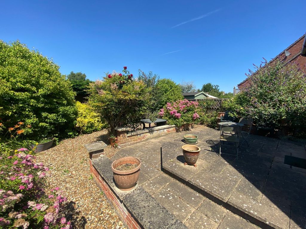 Property photo 2 of 31