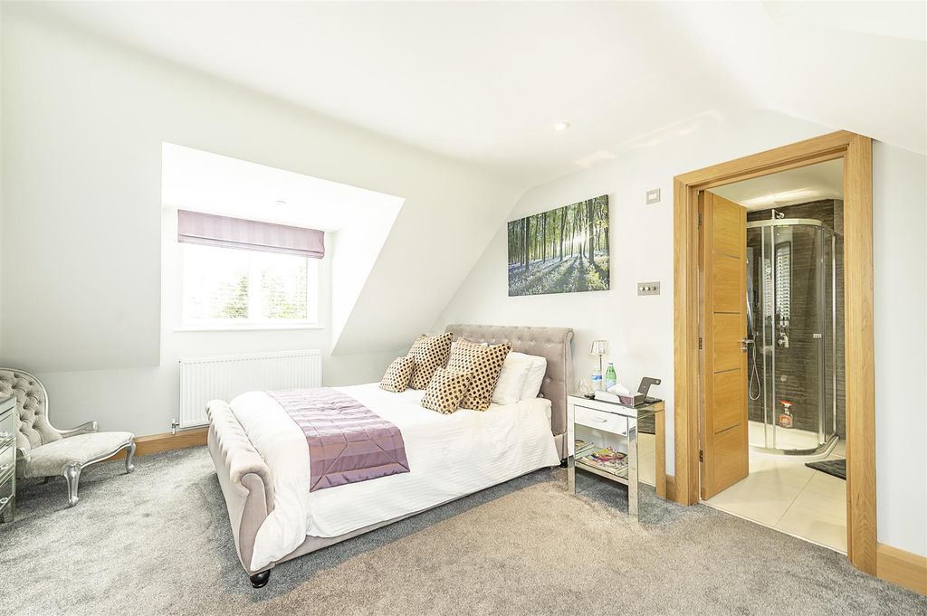 Additional image 8 of 5 bed detached house for saleTea Green, Hertfordshire LU2