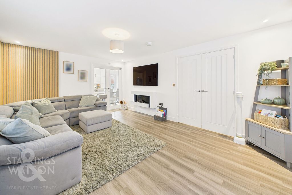 Property photo 2 of 32