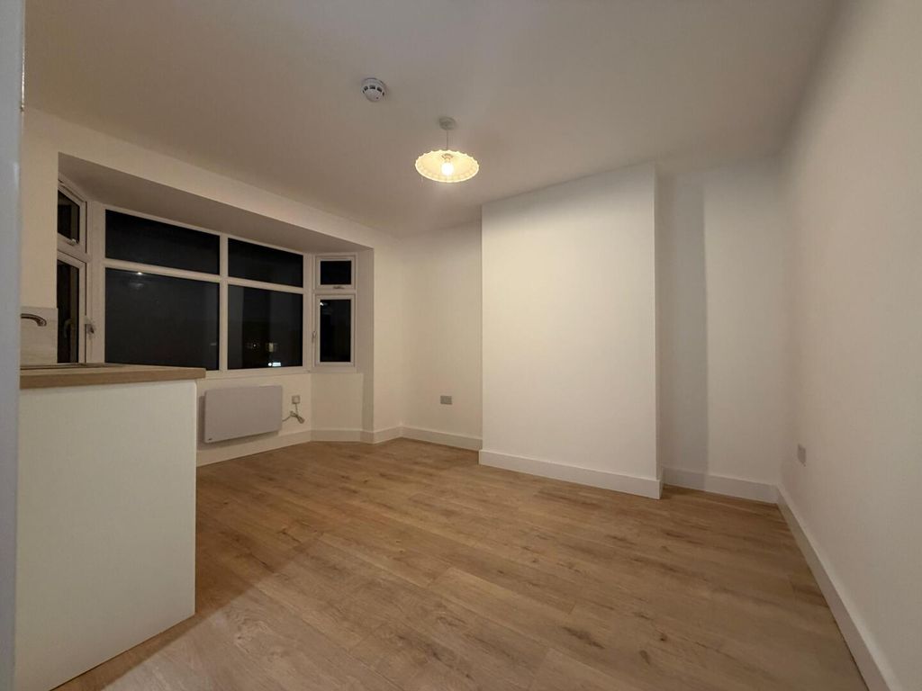 Property photo 1 of 18 Living Room