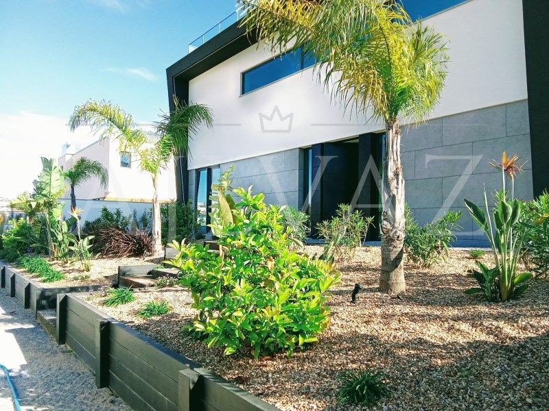 Property photo 2 of 37