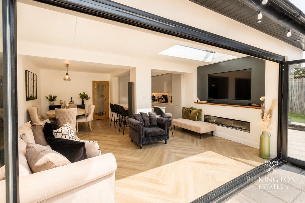 Property photo 2 of 16 5284043