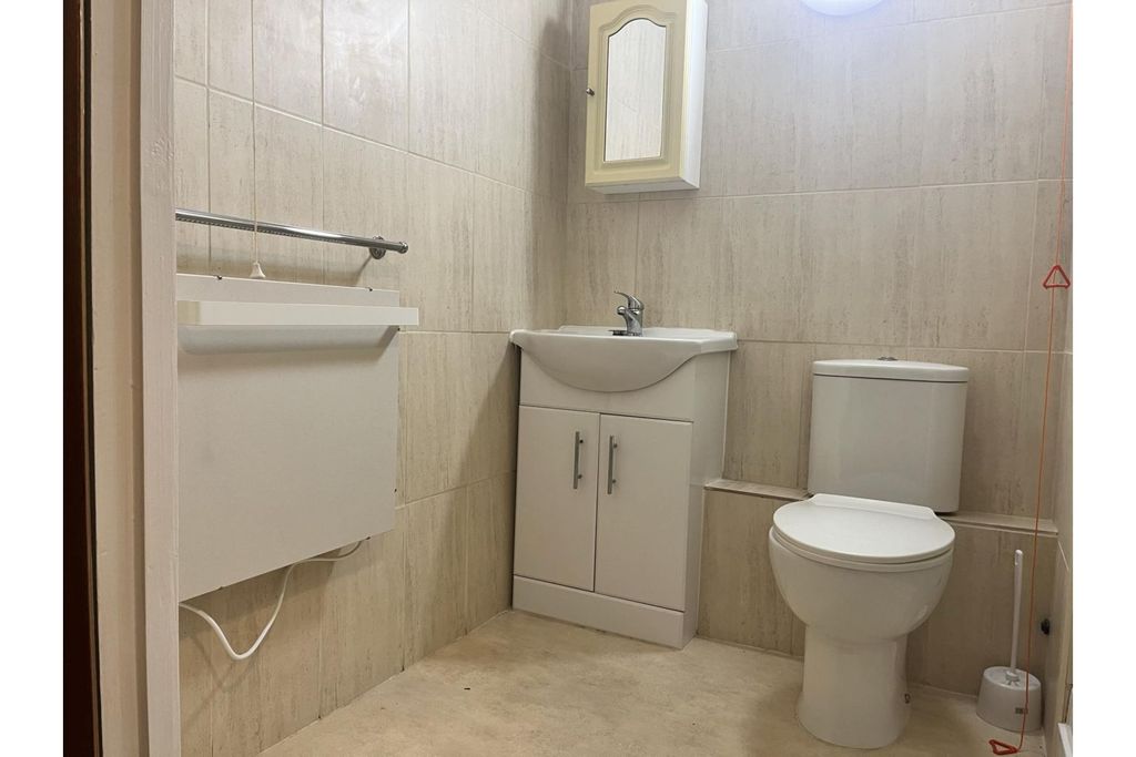 Property photo 2 of 35