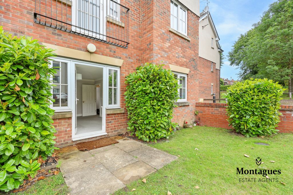 Property photo 1 of 16 Photo 9