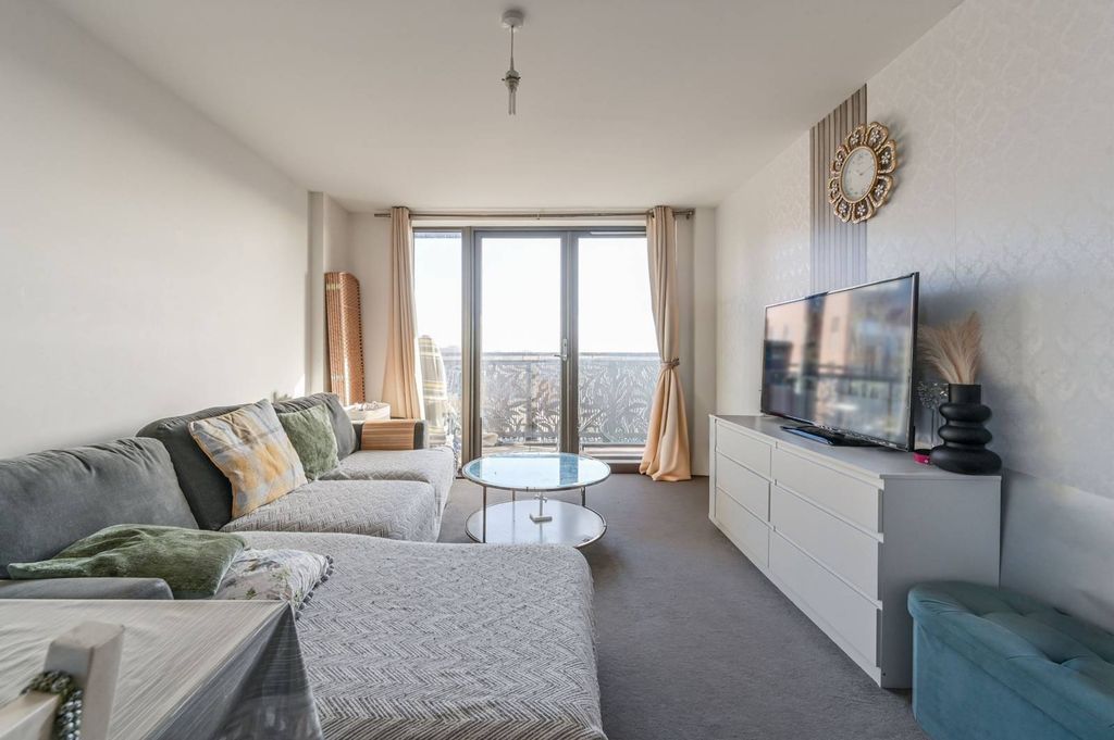 Property photo 3 of 9