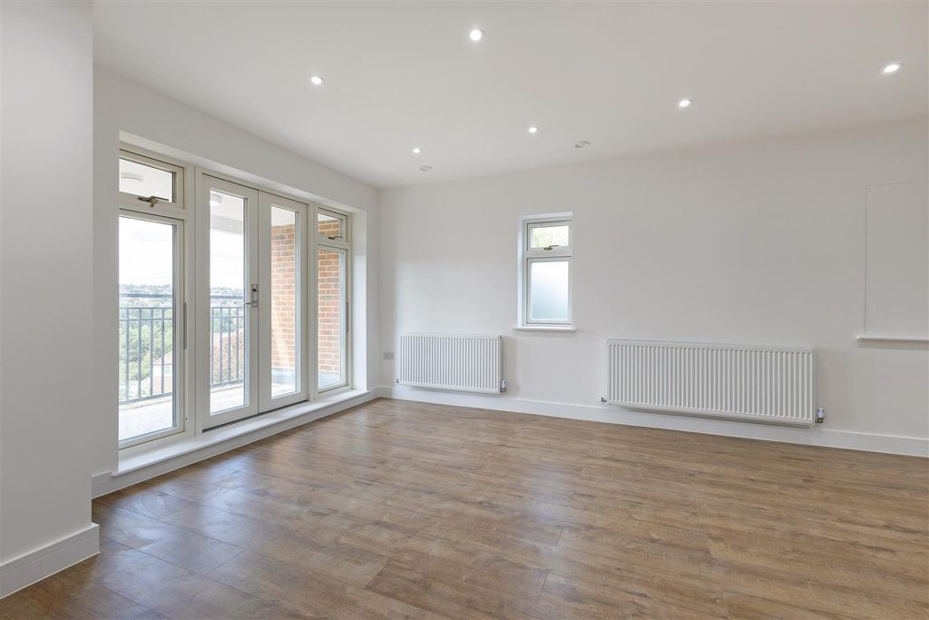 Property photo 1 of 8 114530_Flat-2-8-Coulsdon-Road-4.Jpg