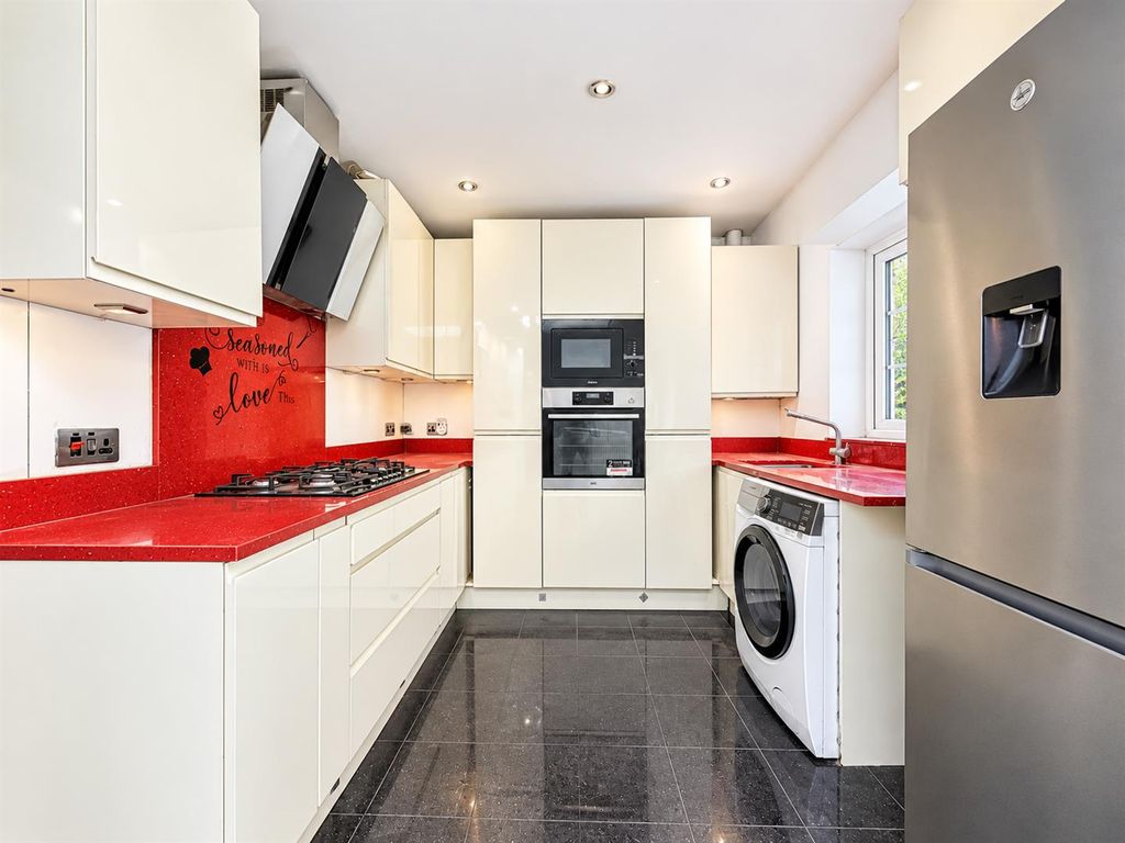 Property photo 3 of 13 Kitchen