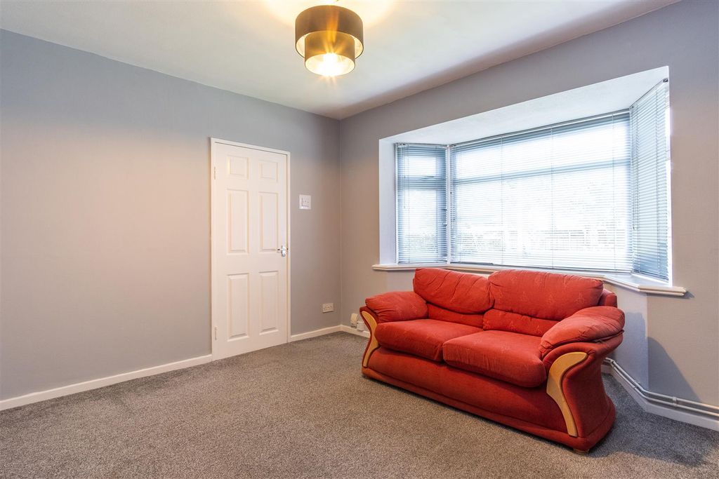 Property photo 2 of 22 Lounge