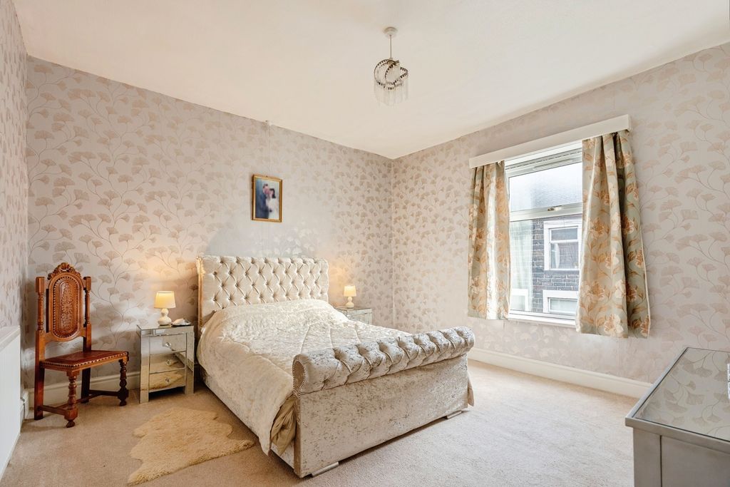 Property photo 3 of 9 Pbox-Img.Jpg