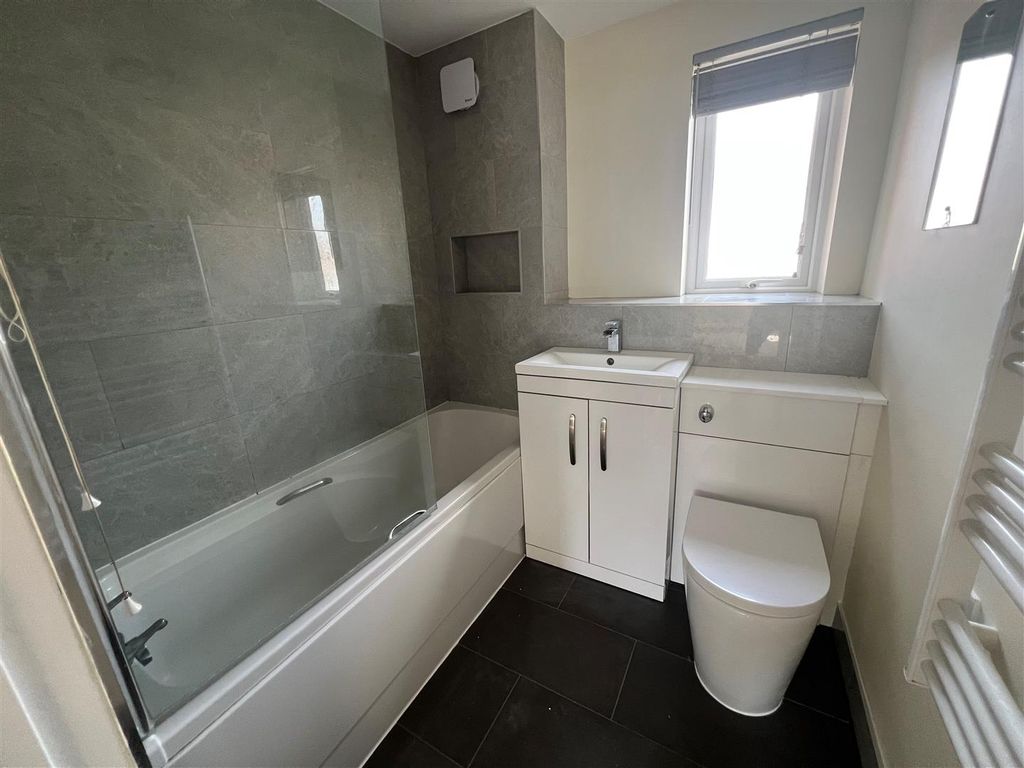 Property photo 3 of 6 Bathroom.Jpg