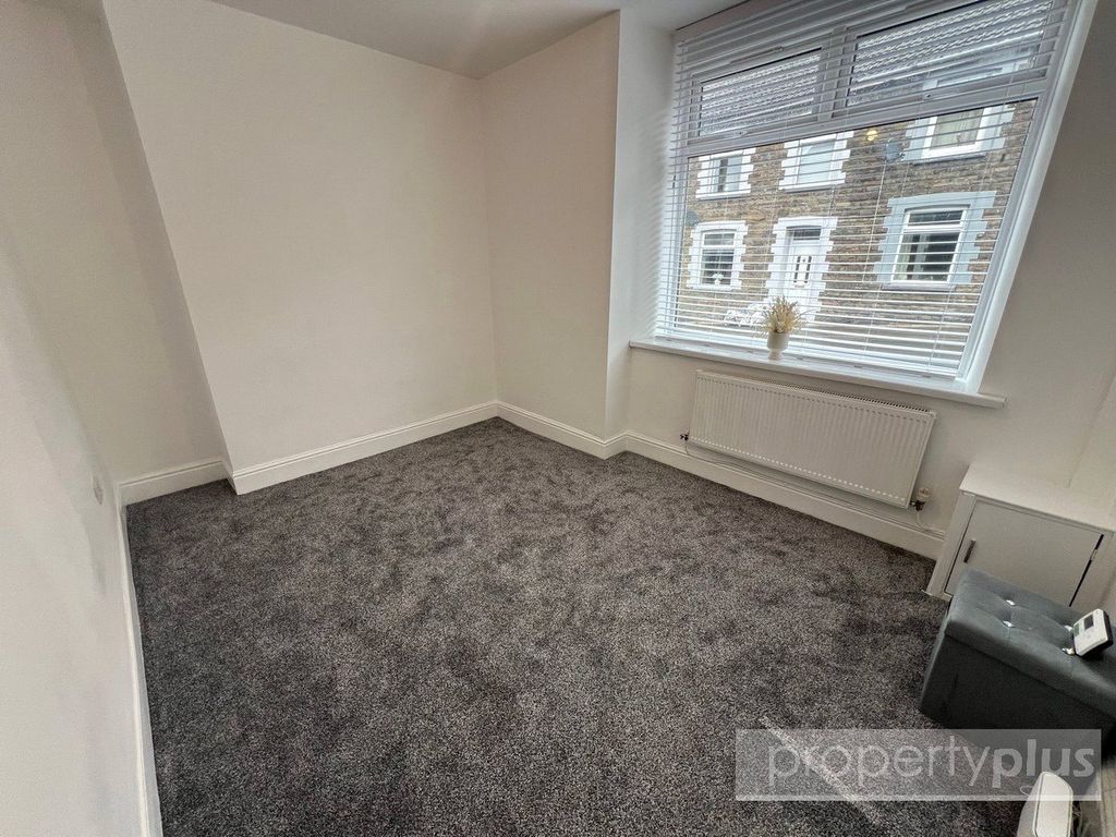 Property photo 2 of 17 Picture No. 11