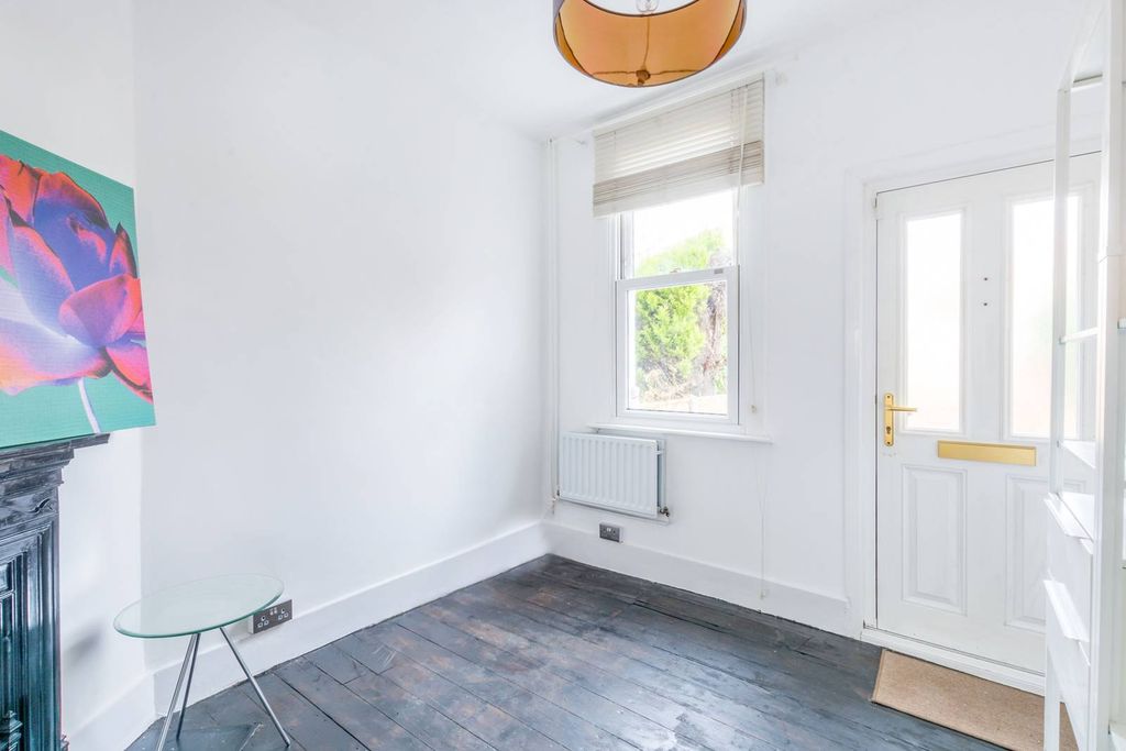 Property photo 2 of 8