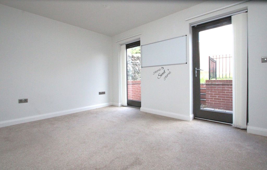 Property photo 2 of 11 Photo 8