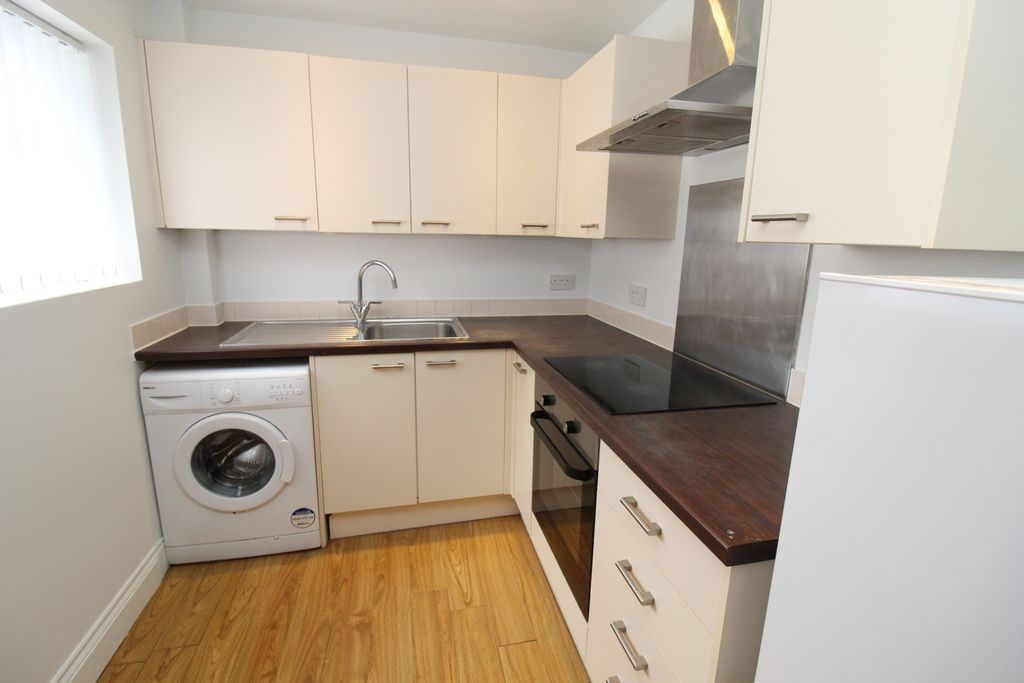 Property photo 3 of 7 Kitchen