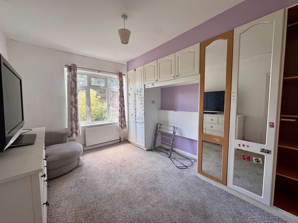 Property photo 3 of 13 5675612