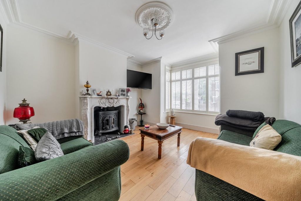 Property photo 2 of 17 1471057-9-6A269ba75c469.Jpg