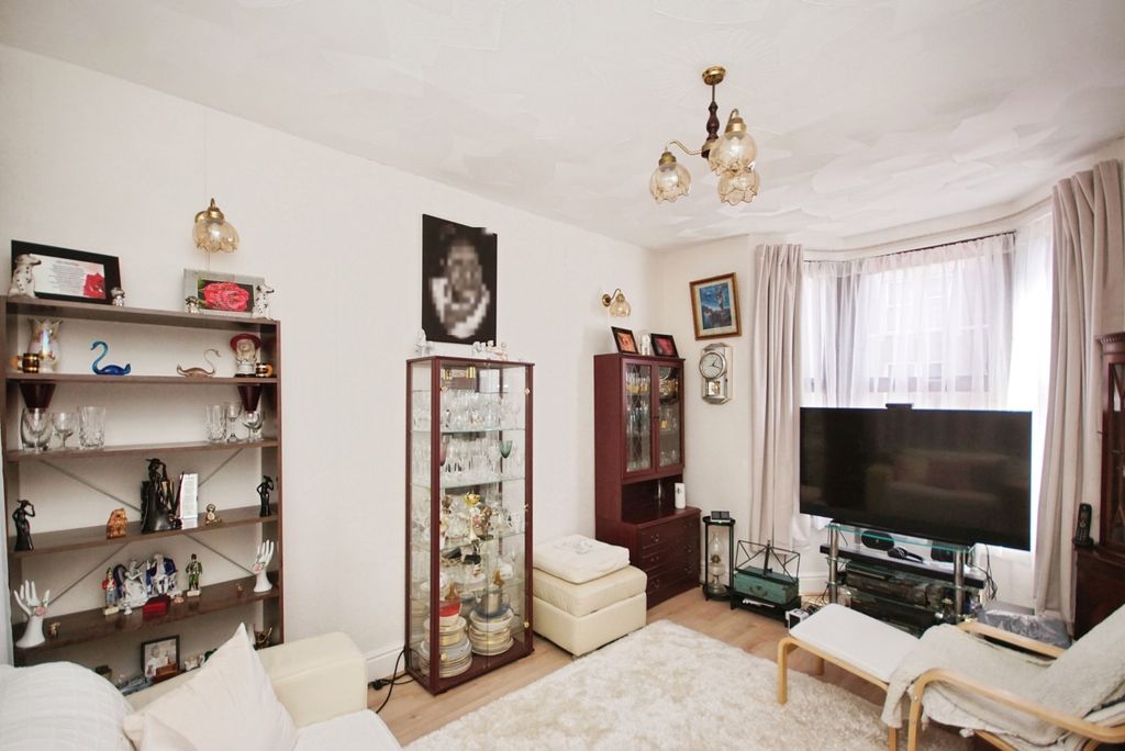 Property photo 3 of 16 Photo
