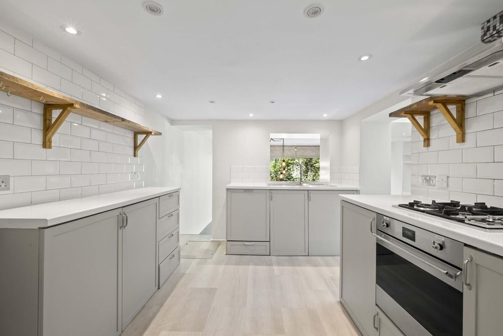 Property photo 3 of 16 Kitchen