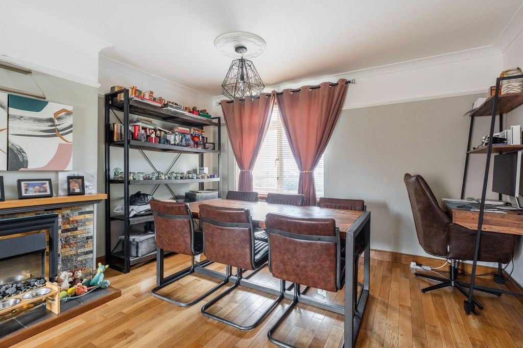 Property photo 3 of 21