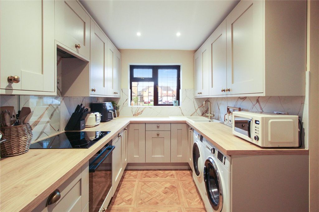 Property photo 3 of 19 Picture No. 15