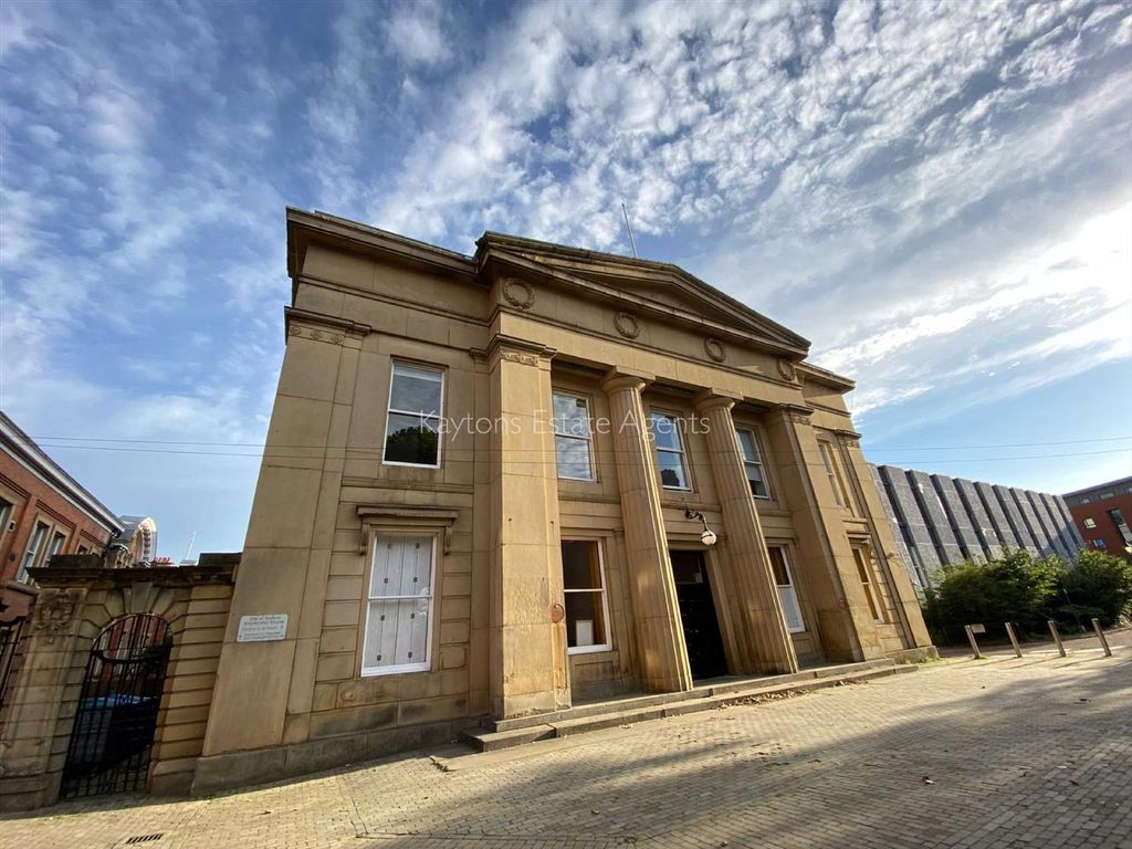 Property photo 1 of 8