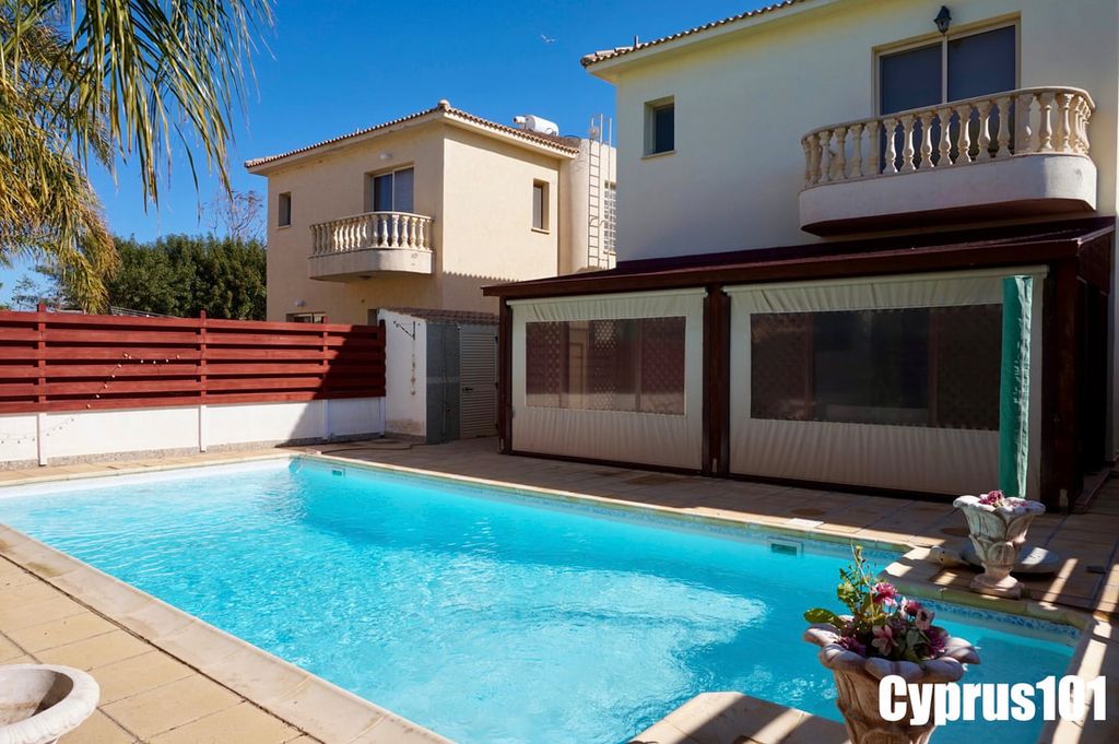 Property photo 2 of 36