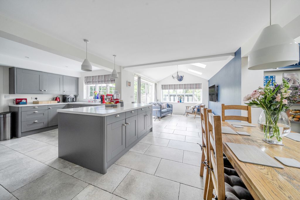 Property photo 2 of 21 1305531-17-68494B...