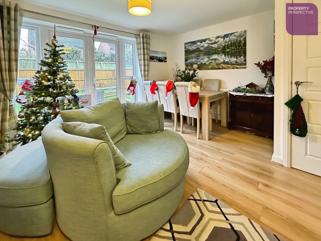 Property photo 3 of 13 Lounge