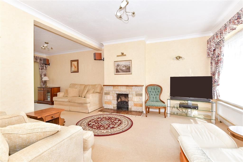 Property photo 3 of 12 Lounge