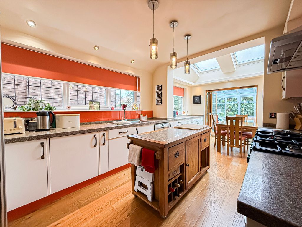 Property photo 2 of 28