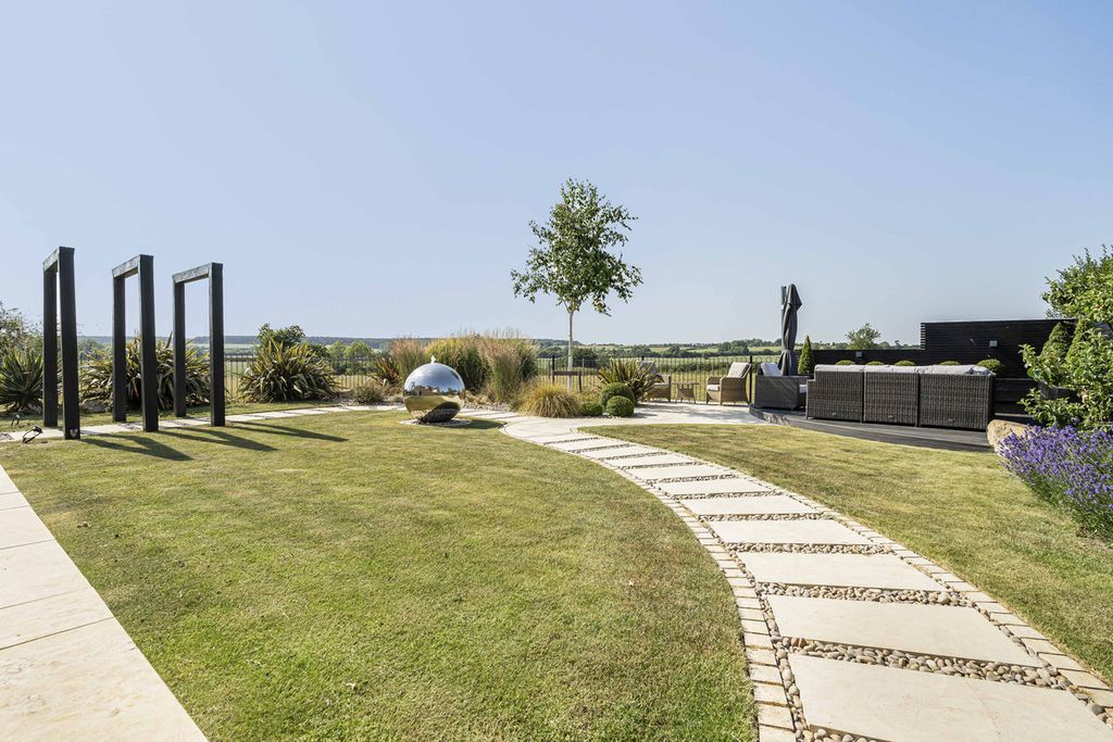 Property photo 1 of 41