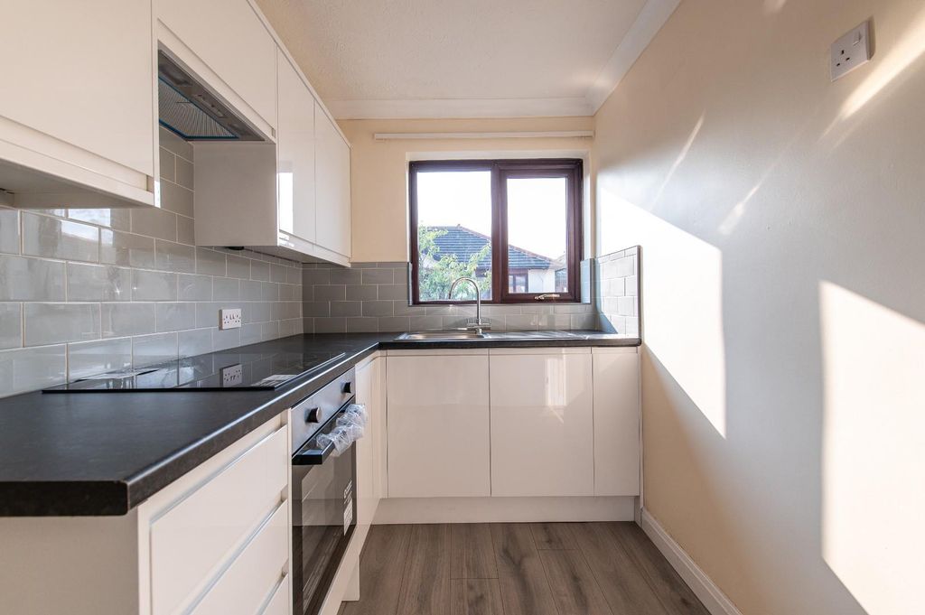 Property photo 1 of 11 Kitchen
