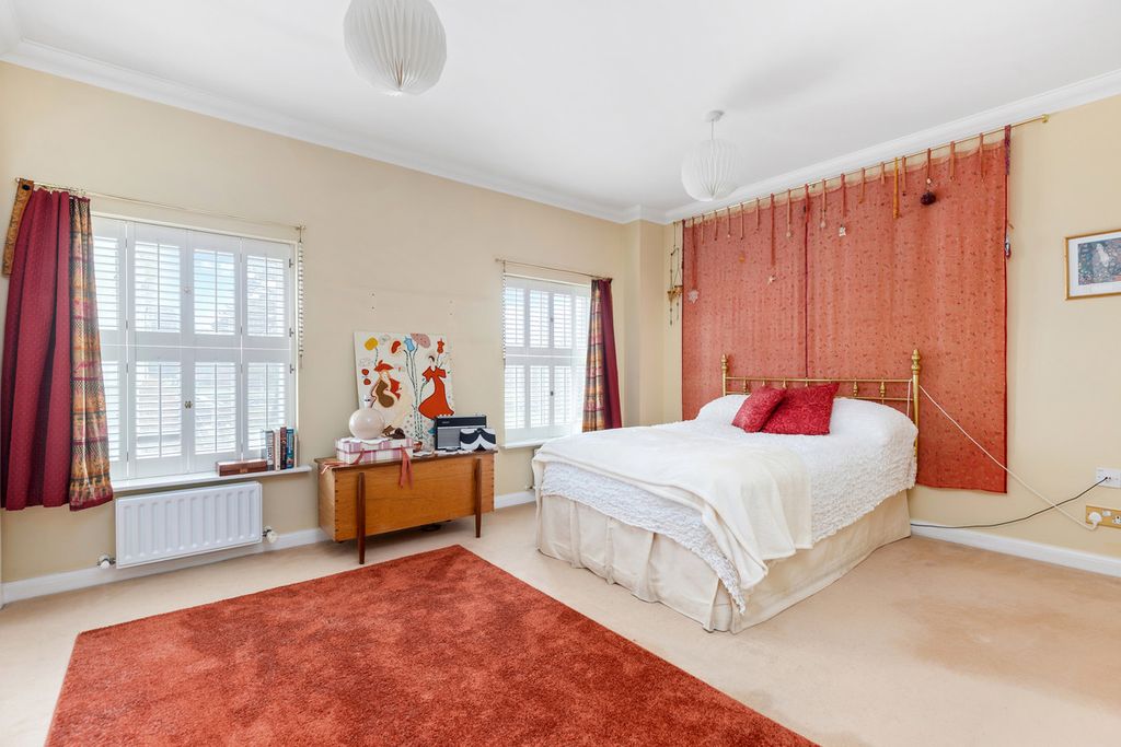 Property photo 3 of 21