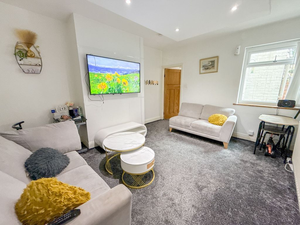 Property photo 2 of 6 Lounge