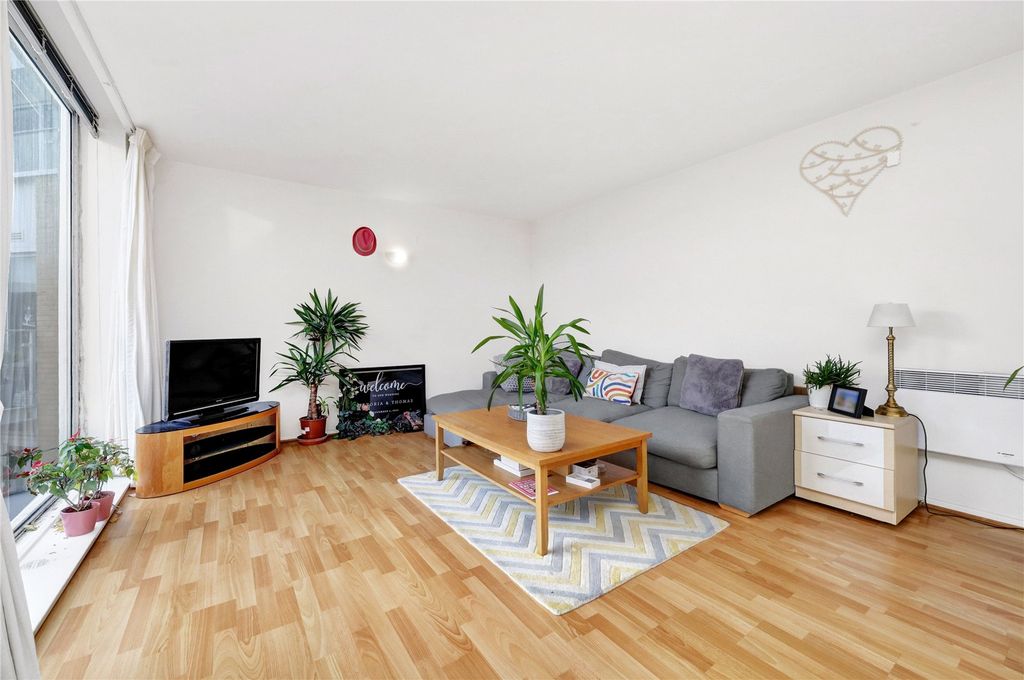 Property photo 2 of 23 Picture No. 30