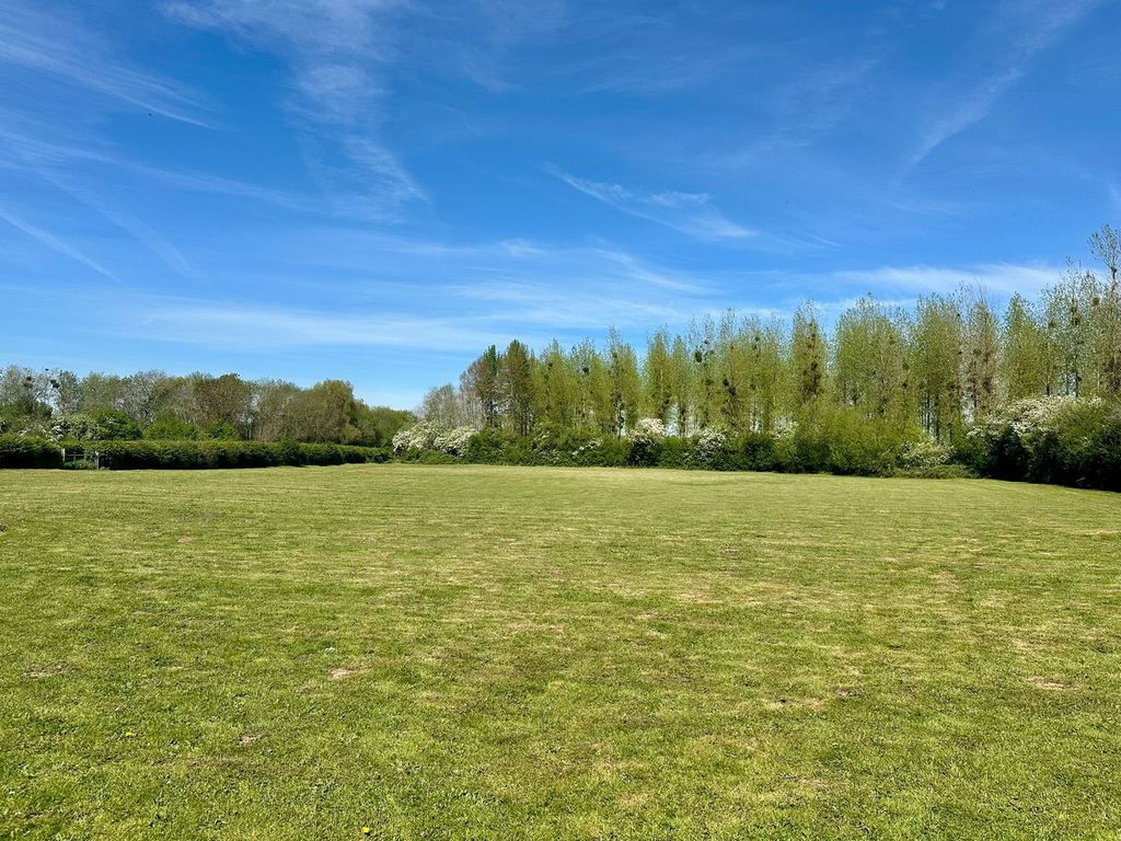 Property photo 2 of 37