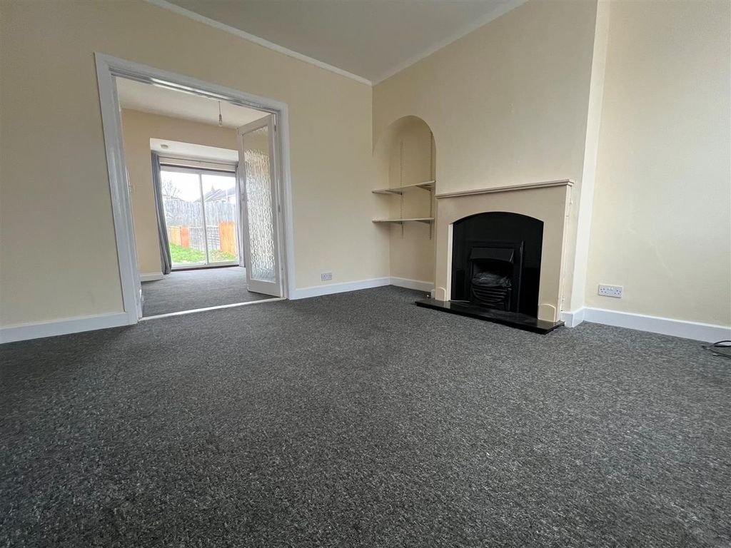 Property photo 1 of 8 Lounge