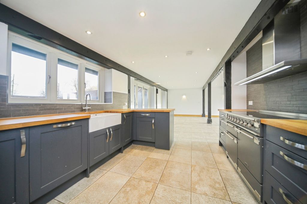 Property photo 3 of 28 Pbox-Img.Jpg