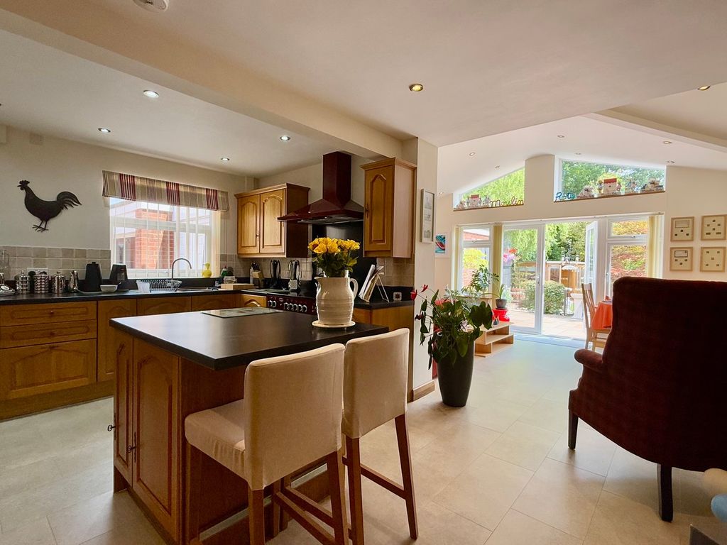 Property photo 2 of 27