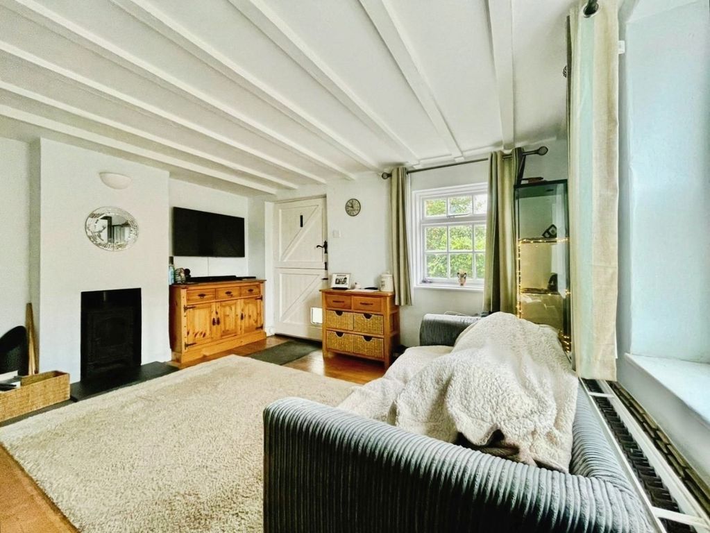 Property photo 3 of 12 Pbox-Living_Room-346628.Jpg