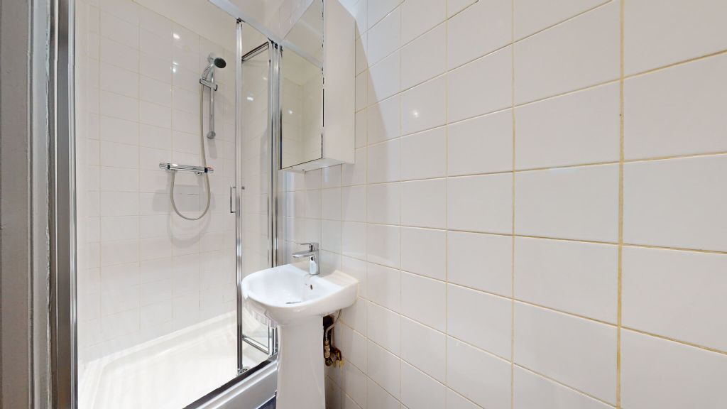 Property photo 3 of 11 Bathroom