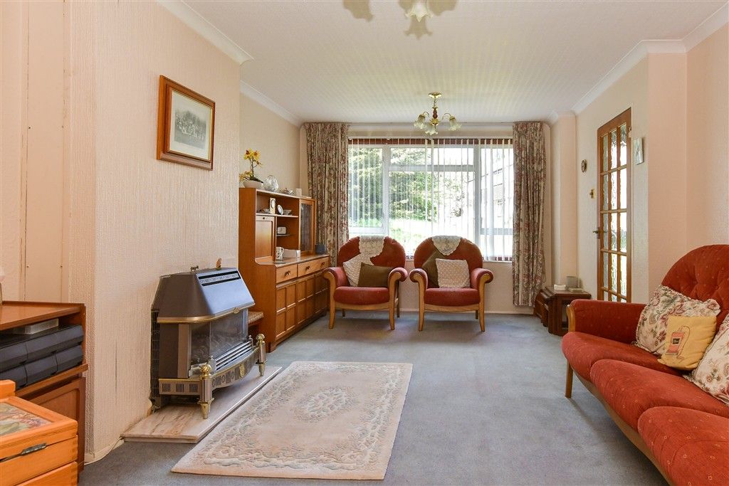 Property photo 3 of 9 Lounge