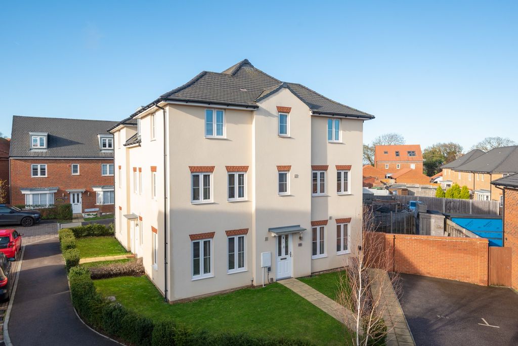 Property photo 1 of 15 4709992