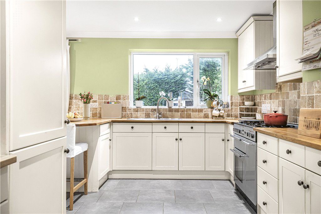 Property photo 3 of 23 Kitchen