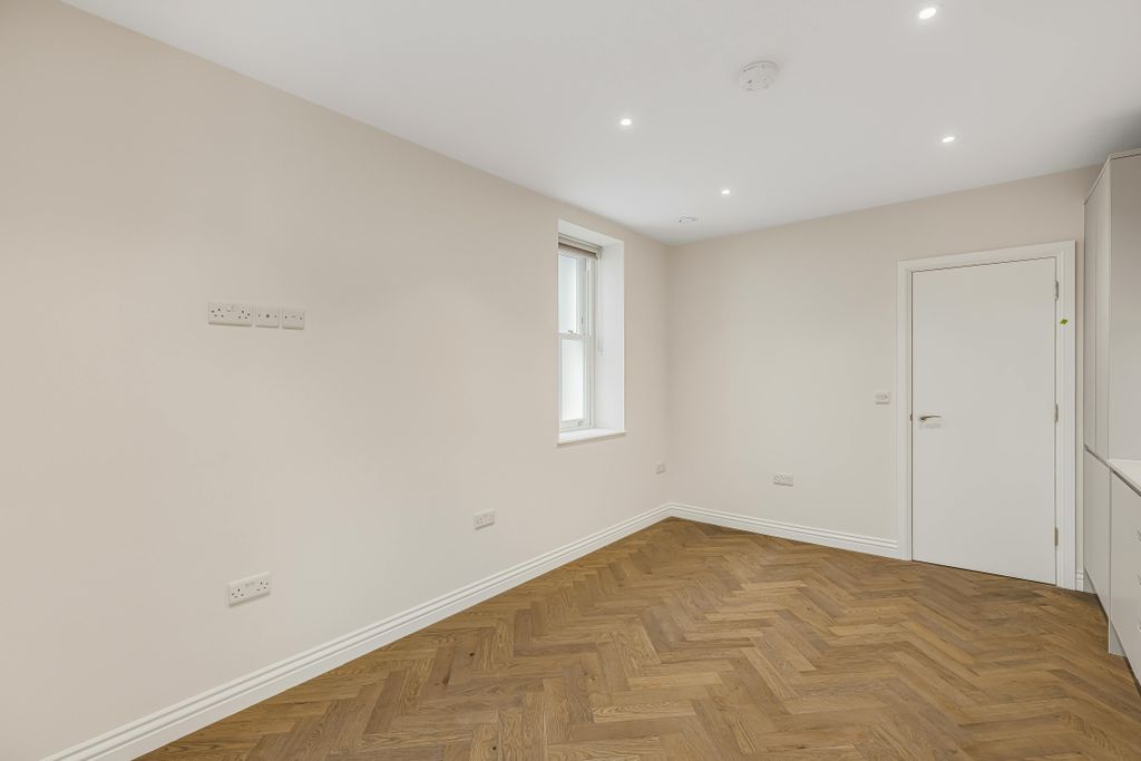 Property photo 3 of 6 Studio