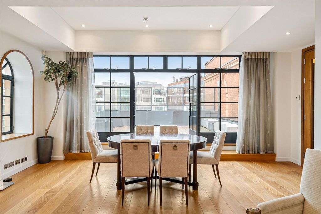 Property photo 3 of 19 Image