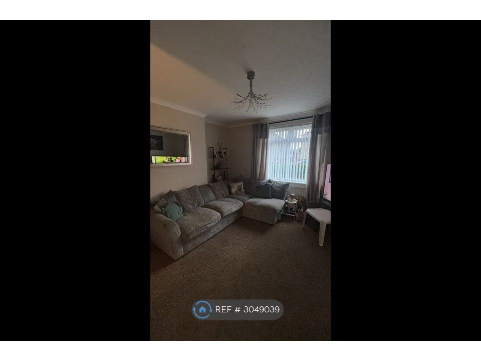 Property photo 1 of 11 Livingroom
